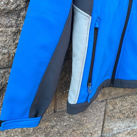 CB Sports All-Weather Windproof Softshell Performance Jacket - Size Men's Medium - Picture 4 of 6